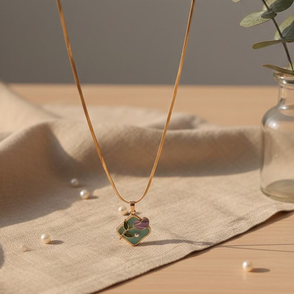Raae Minimal Crystal Pendant Necklace