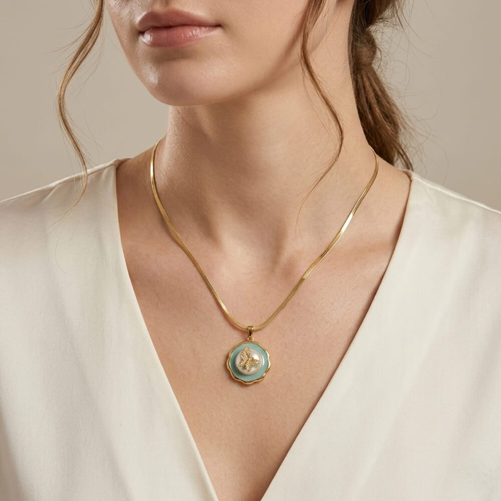 Raee Luxary Round Crystal Pendant